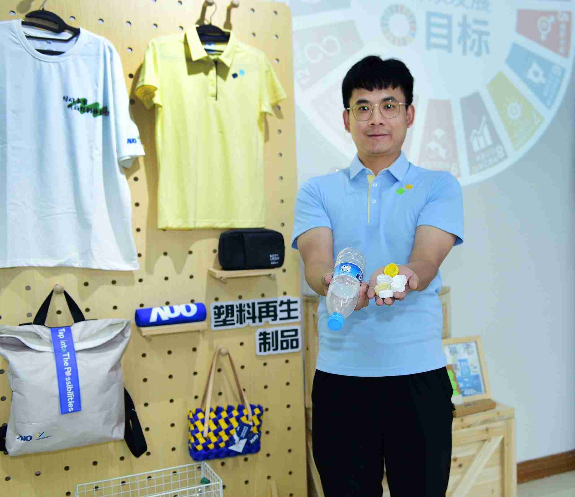 「2024智慧MG电玩展」永续发展馆中，，，展示MG电玩厦门驱动永续发展之成果，，包含将厂内废弃物再制为实用物品，，将永续发展理念深植于员工生活日常实践